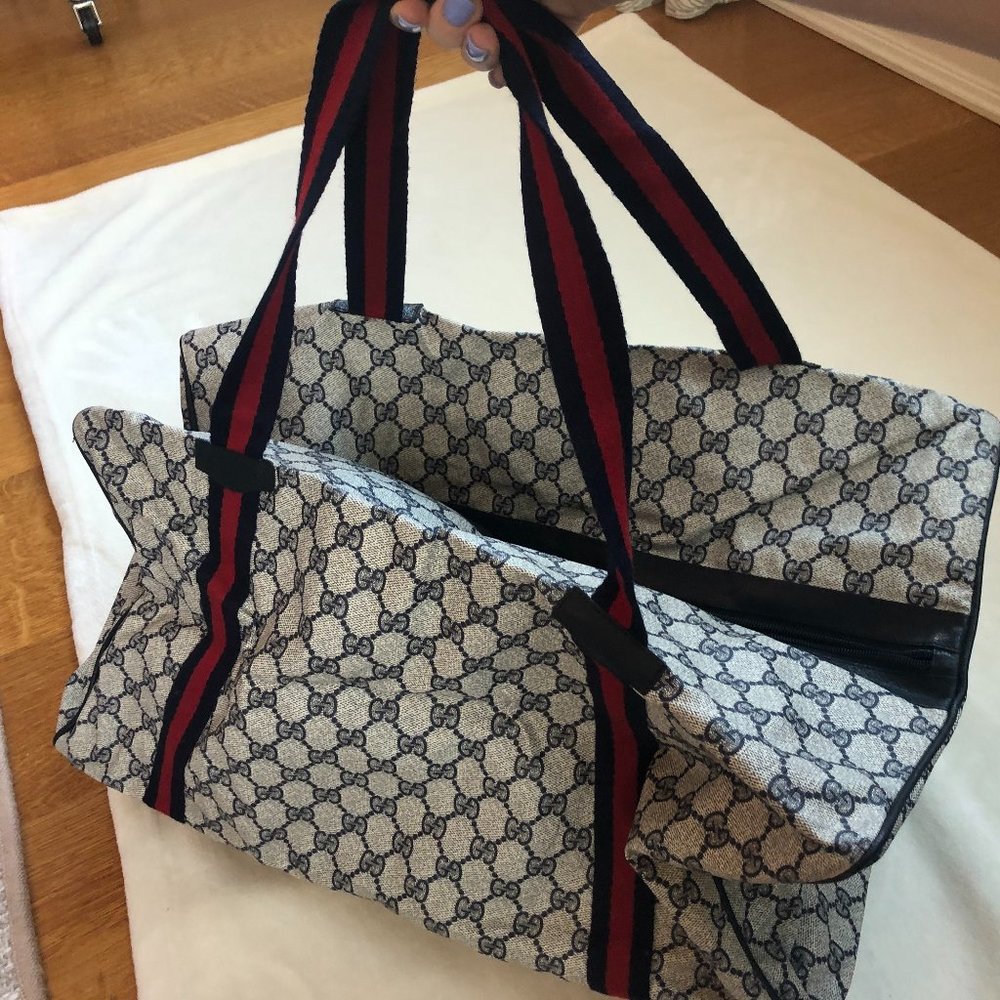 Gucci weekend bag with small pouch